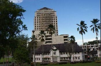The Apartments At Merdeka Palace Hotel 쿠칭 외부 사진