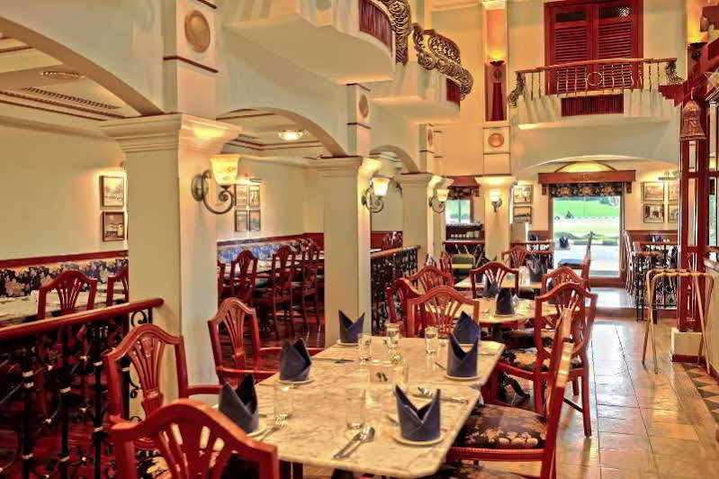 The Apartments At Merdeka Palace Hotel 쿠칭 외부 사진