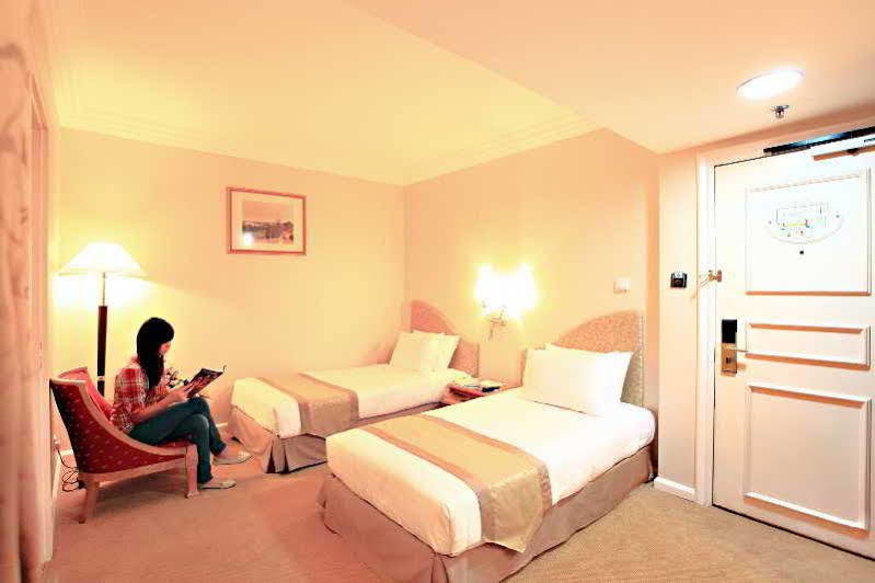 The Apartments At Merdeka Palace Hotel 쿠칭 외부 사진